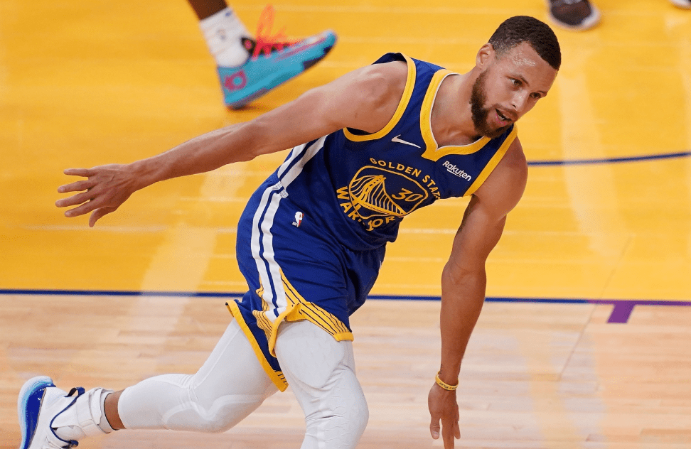 九游体育-包含华盛顿奇才训练开放日,赛后防线松动引欢呼,NBA季后赛在即,赛季目标并未改变的词条